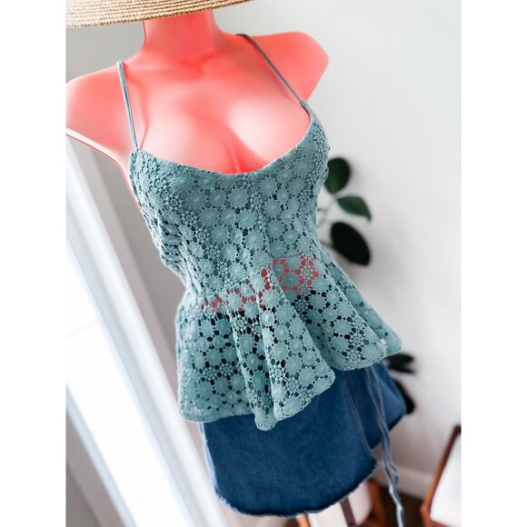 A Dozen Daisies flirty open crochet flutter peplum tank top - Picture 4 of 6